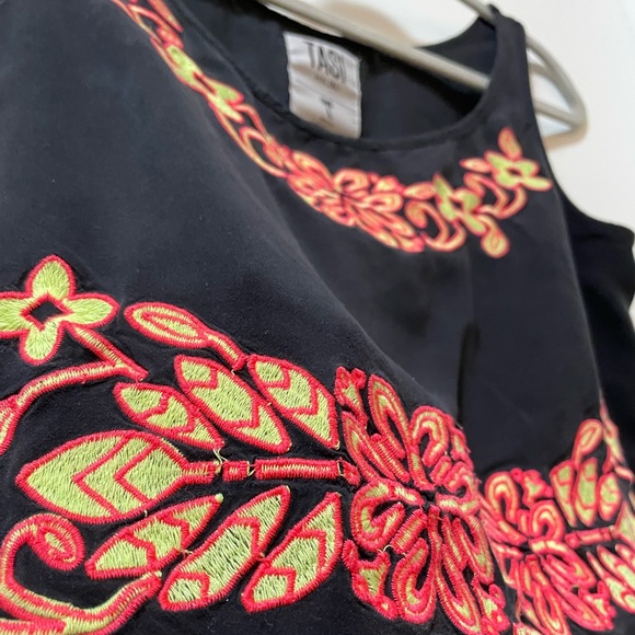 Tasi Malibu Embroidered Tank Top - Picture 4 of 7